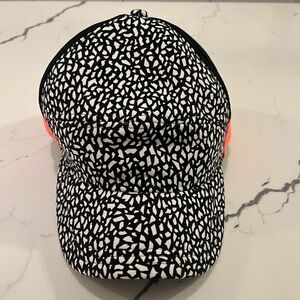 Lululemon Shattered Glass Mesh Snapback Hat – Neon Orange, Black & White Women’s